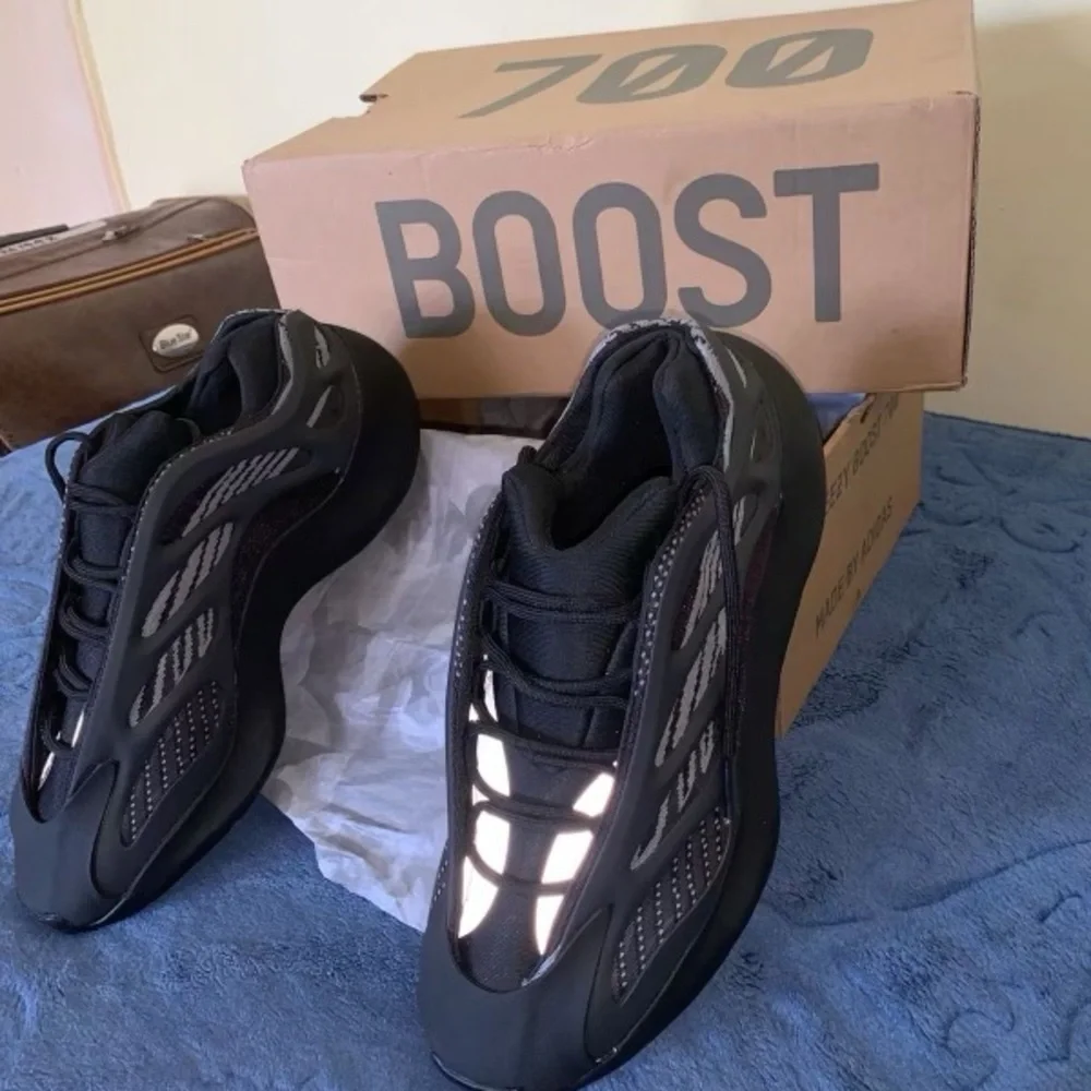 adidas gazelle silver green womens Yeezy 700 V3 “Dark Glow” main image 0